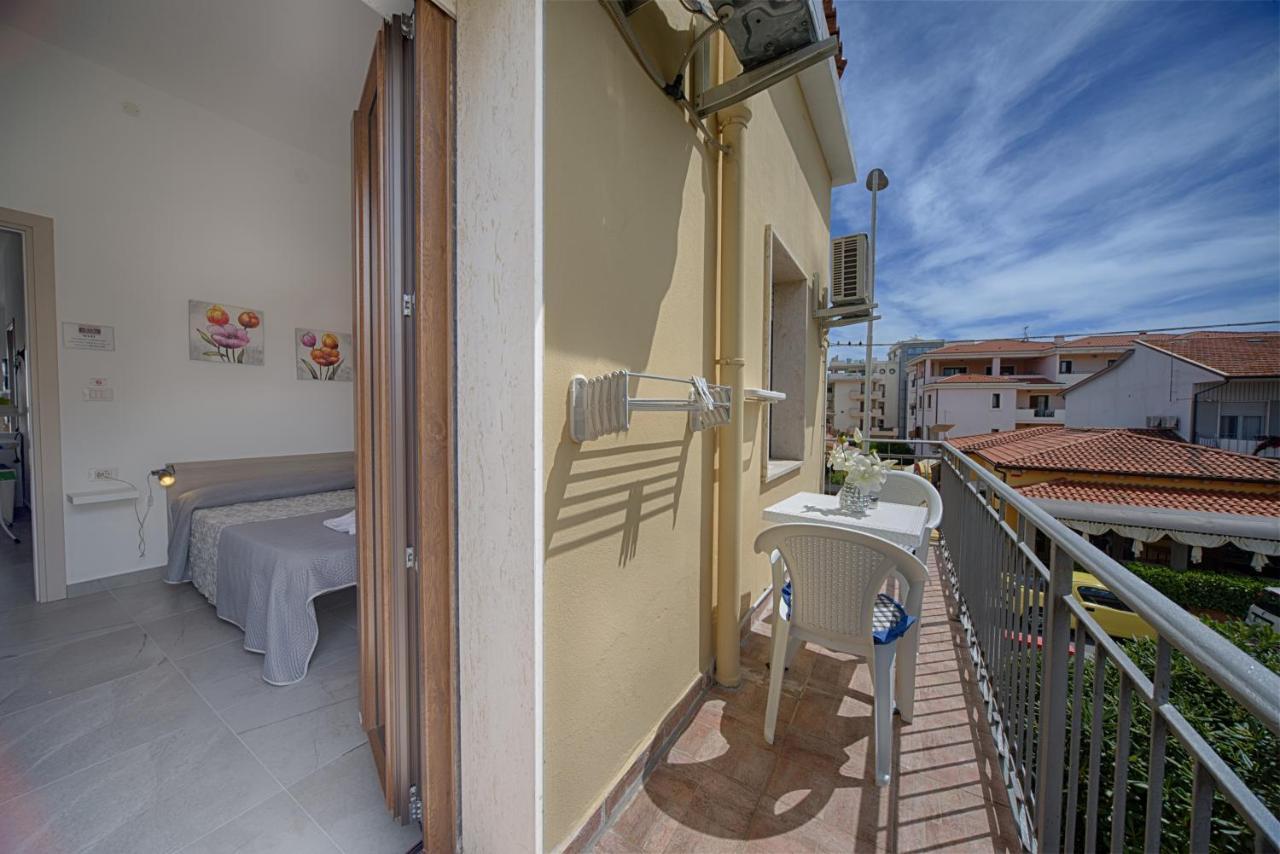 Casa Lucia Hotell Olbia Exteriör bild